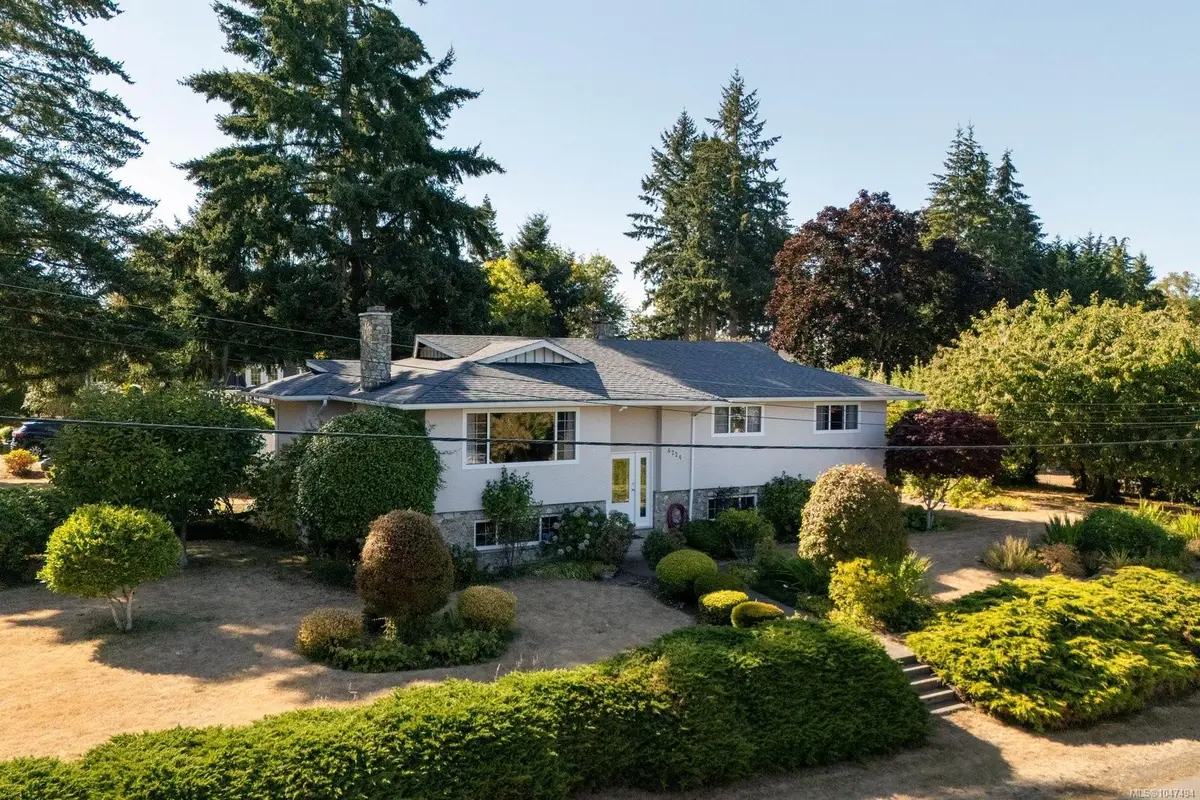 6224 Robin Way, Central Saanich BC V8Z 5X8