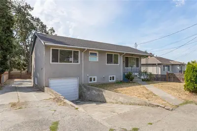 941 McKenzie Ave, Saanich BC V8X 3G8