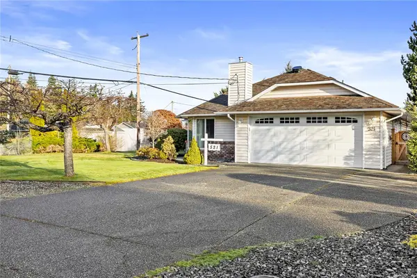 521 Birch Ave, Qualicum Beach BC V9K 1K4 - 3 bed, 2 bath property for sale in Qualicum Beach