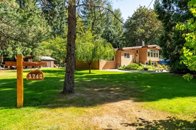 3742 James Cres, Black Creek BC V9J 1E9