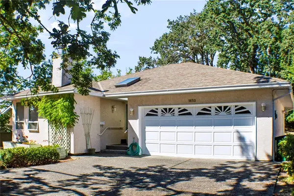1650 Midgard Ave, Saanich BC V8P 2Y3 - 2 bed, 2 bath property for sale in Saanich