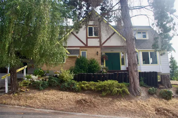 3941 Raymond St S, Saanich BC V8Z 4K7 - 4 bed, 5 bath property for sale in Saanich