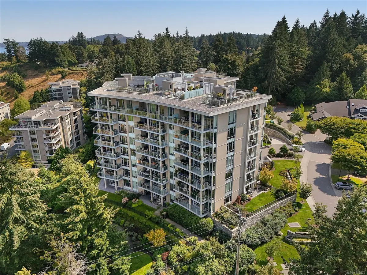 5388 Hill Rise Terr #202, Saanich BC V8Y 3K2