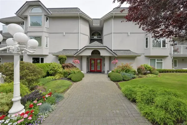 1477 Yale St #203, Oak Bay BC V8S 4R3 - 2 bed, 2.0 bath in Oak Bay