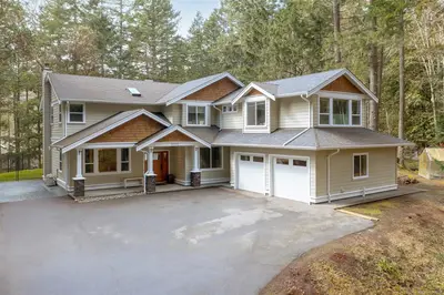 1622 Millstream Rd, Highlands BC V9B 6G4