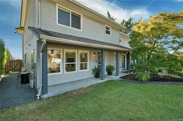 331 Mclean St #A, Campbell River BC V9W 2M7 - 3 bed, 2 bath property for sale in Campbell River