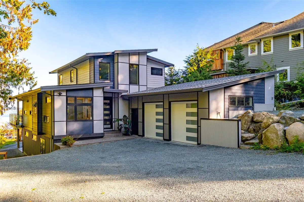 10333 Chemainus Rd, Saltair BC V0R 1K2