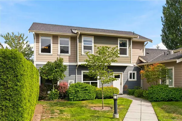 1515 Keating Cross Rd #18, Central Saanich BC V8M 1W9 - 3 bed, 3.0 bath in Central Saanich