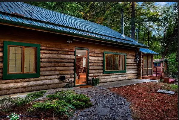 135 Fairway Dr, Salt Spring BC V8K 1M6 - 4 bed, 2 bath property for sale in Salt Spring