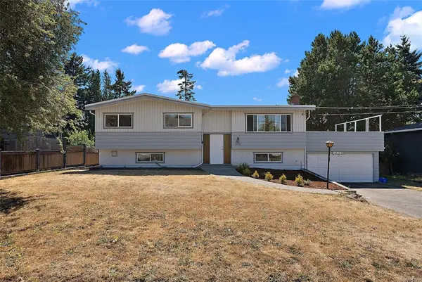1839 San Pedro Ave, Saanich BC V8N 2G3 - 5 bed, 3 bath property for sale in Saanich