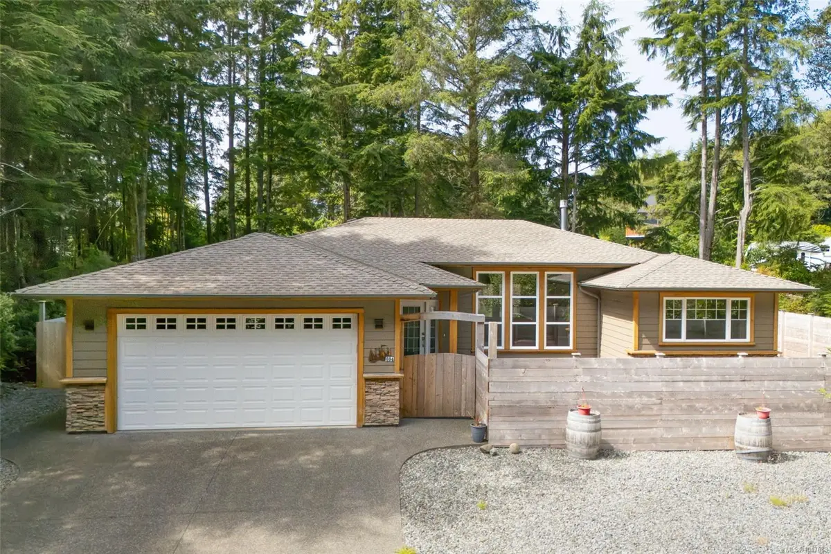884 Elina Rd, Ucluelet BC V0R 3A0