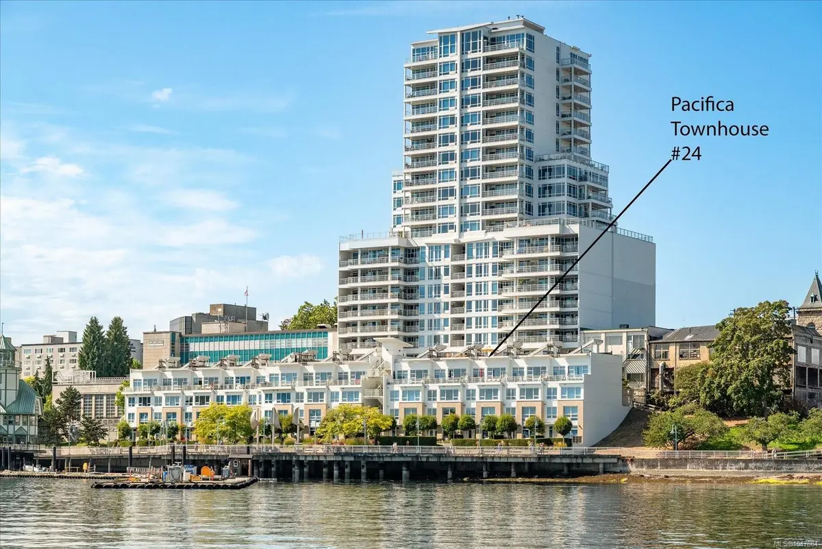 38 Front St #TH24, Nanaimo BC V9R 5H7