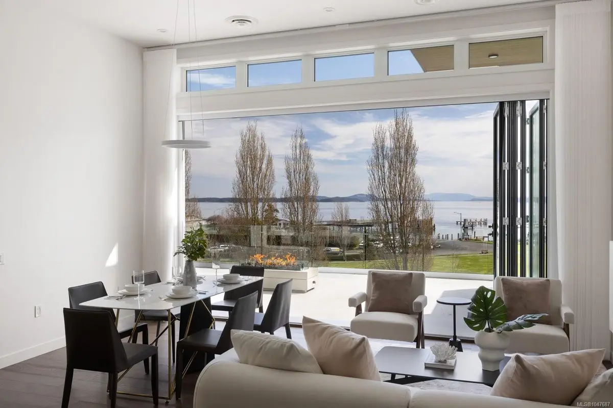 9570 Fifth St #401, Sidney BC V8L 2W5