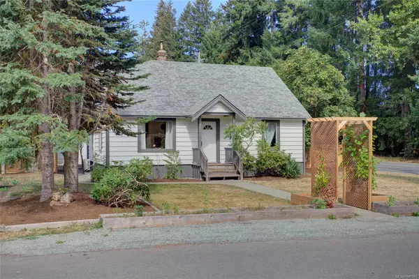 6810 Third St, Honeymoon Bay BC V0R 1Y0 - 4 bed, 1 bath property for sale in Honeymoon Bay