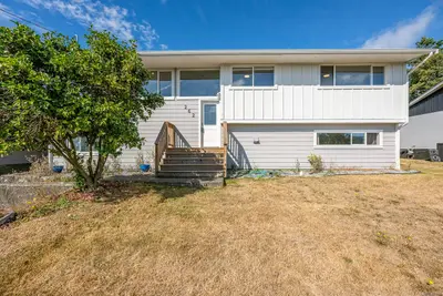 262 McLean St, Campbell River BC V9W 2M5