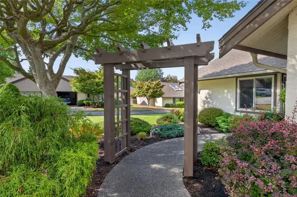 885 Berwick Rd S #1, Qualicum Beach BC V9K 1N7 - 2 bed, 2 bath property for sale in Qualicum Beach