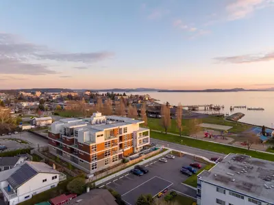 9570 Fifth St #105, Sidney BC V8L 2W5
