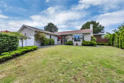 6279 Blueback Rd, Nanaimo BC V9V 1A9
