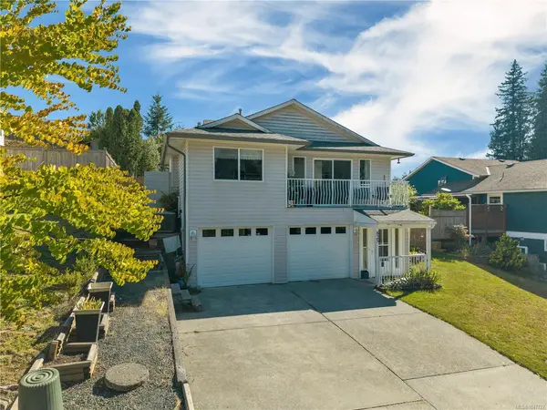 825 Pinecrest Rd, Campbell River BC V9W 7N2 - 4 bed, 3 bath property for sale in Campbell River