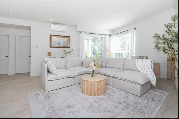 958 Pharoah Mews #401, Langford BC V9B 7A1 - 3 bed, 2.0 bath in Langford