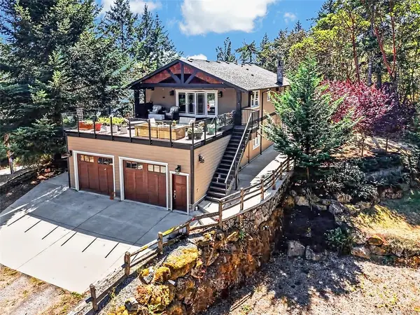 3144 Munn Rd, Highlands BC V9E 1C8 - 4 bed, 4.0 bath in Highlands