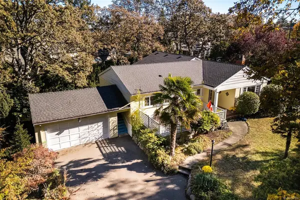 3315 Ripon Rd, Oak Bay BC V8R 6G6 - 4 bed, 3.0 bath in Oak Bay