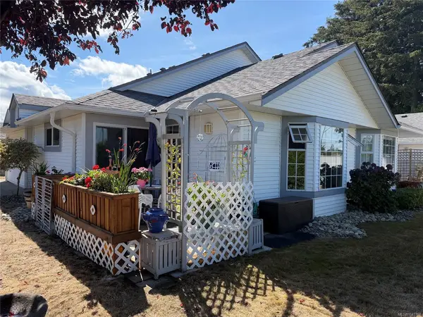 305 Blower Rd #4, Parksville BC V9P 2L1 - 2 bed, 1 bath in Parksville