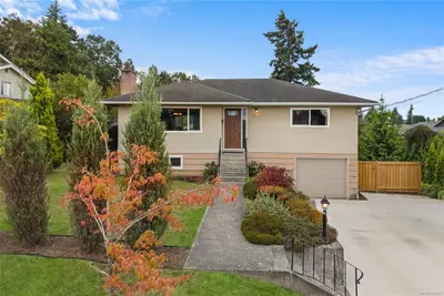 749 Lily Ave, Saanich BC V8X 3R7