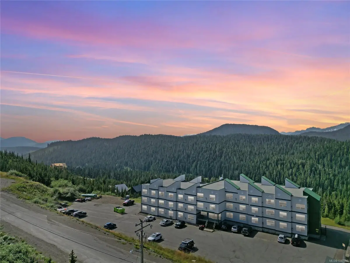 1105 Henry Rd #205, Courtenay BC V9J 1L0