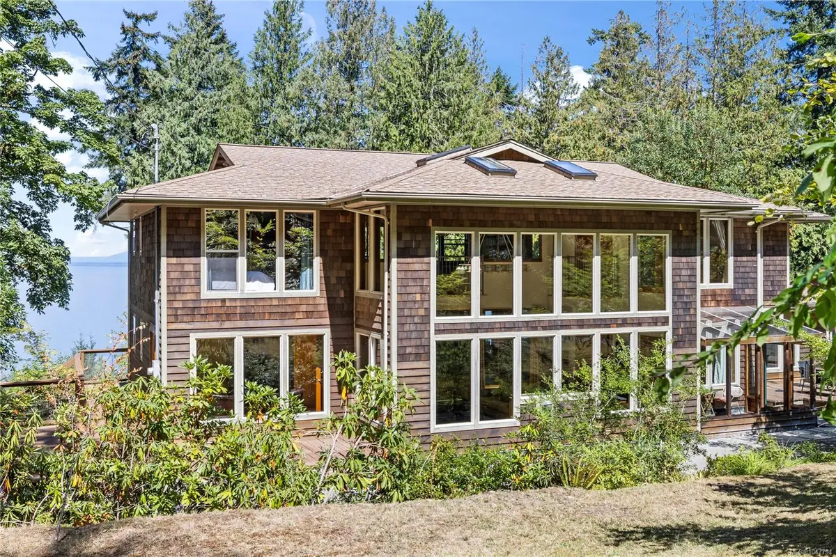 2185 Widgeon Rd, Qualicum Beach BC V9K 1Y8