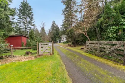 2371 Jingle Pot Rd, Nanaimo BC V9R 6W2