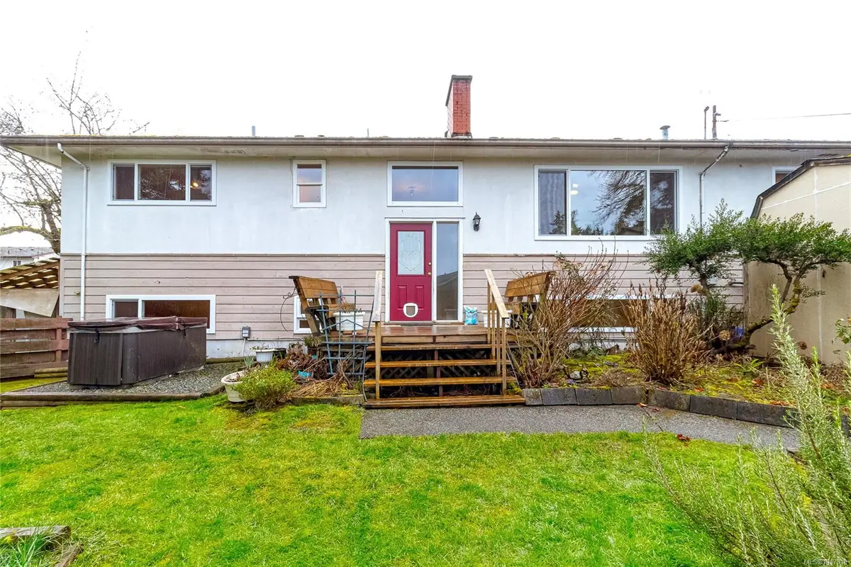 3030 Dogwood Rd, Duncan BC V9L 4T8