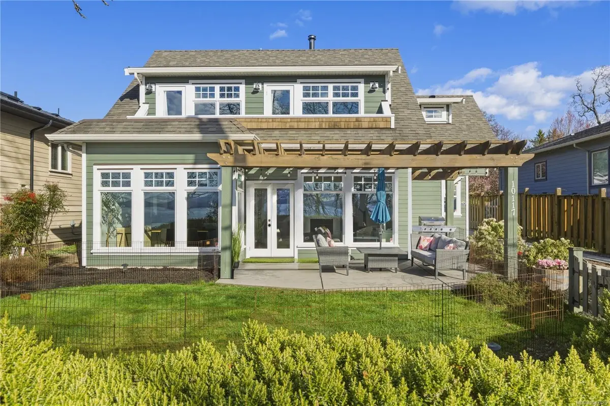 10117 West Saanich Rd, North Saanich BC V8L 5T6