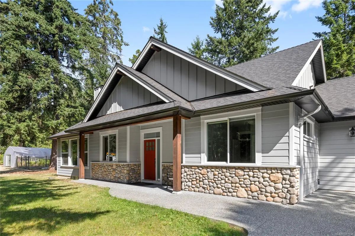 480 Oakdowne Rd, Qualicum Beach BC V9K 2G1
