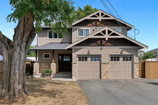 132 Crease Ave, Saanich BC V8Z 1S7 - 4 bed, 4.0 bath in Saanich