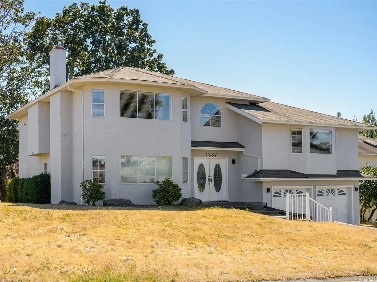 1287 Carmichael Crt, Saanich BC V8Z 7B9