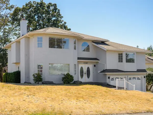 1287 Carmichael Crt, Saanich BC V8Z 7B9 - 6 bed, 4.0 bath in Saanich