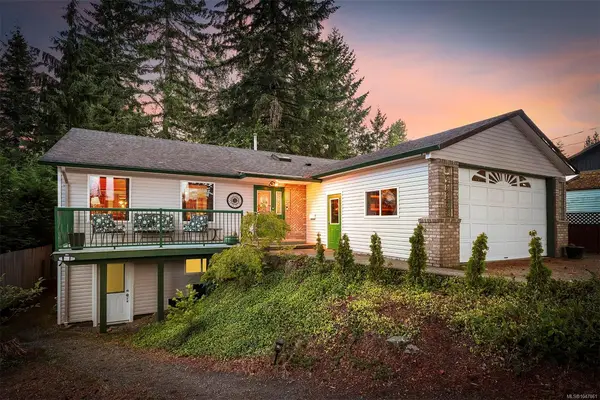 2797 Keswick Ave, Cumberland BC V0R 1S0 - 5 bed, 3 bath property for sale in Cumberland