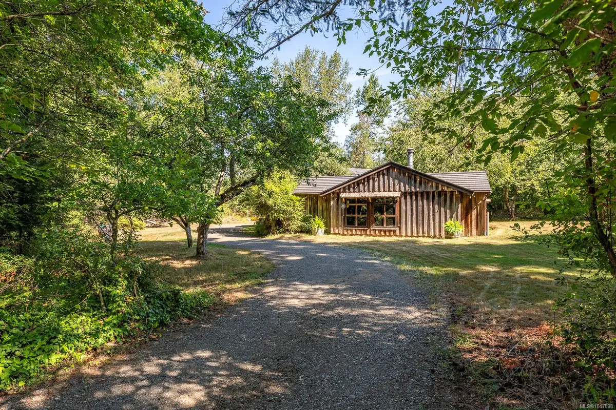 2496 BACK Rd, Courtenay BC V9J 9G8