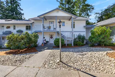 220 Back Rd #104, Courtenay BC V9N 3W6