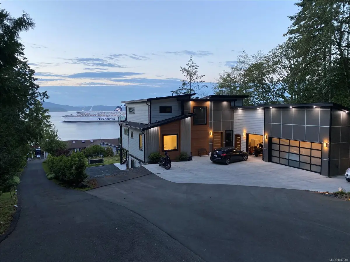 1470 Lands End Rd, North Saanich BC V8L 5K1