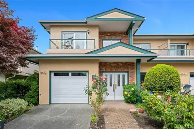 2235 Harbour Rd #13, Sidney BC V8L 2P7