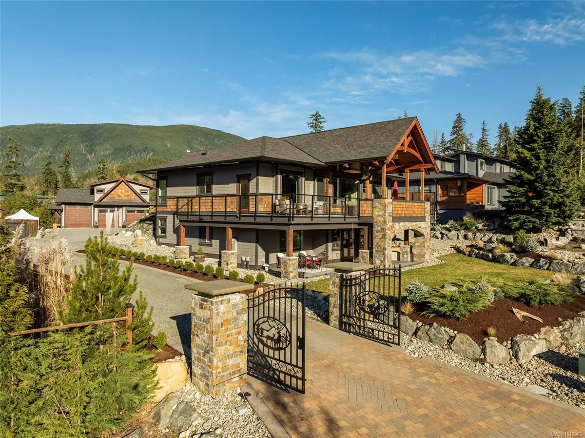 7343 Lakefront Pl, Lake Cowichan BC V0R 2G1