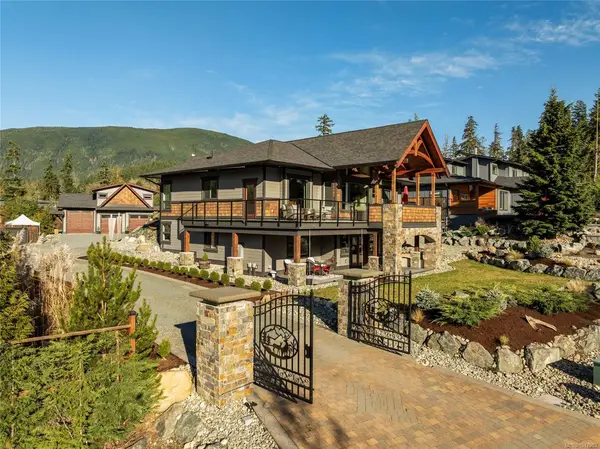 7343 Lakefront Pl, Lake Cowichan BC V0R 2G1 - 5 bed, 4 bath property for sale in Lake Cowichan