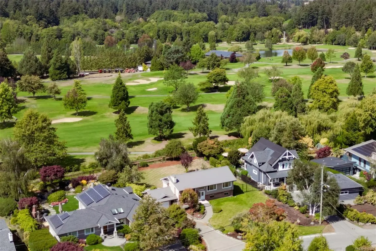 5348 Parker Ave, Saanich BC V8Y 2M9