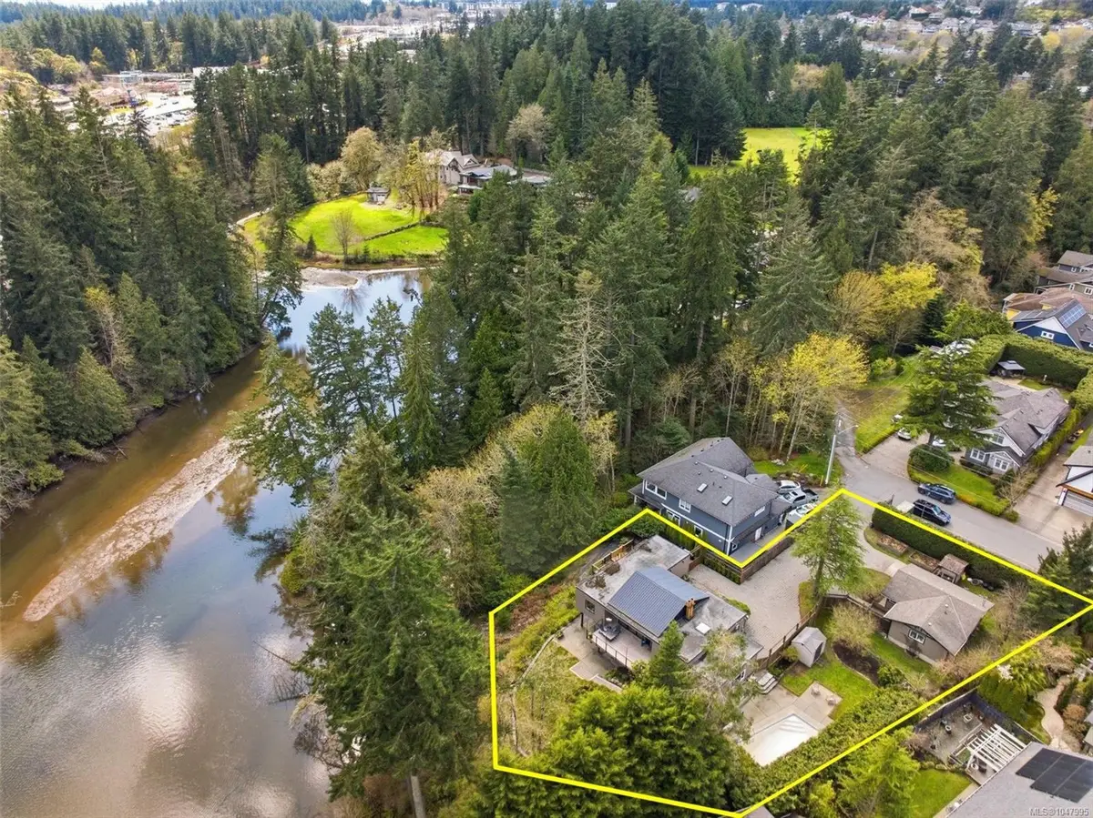 107 Parsons Rd, View Royal BC V9B 3J8