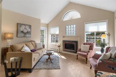 275 First St #403, Duncan BC V9L 1R3