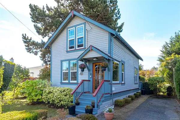2445 Amelia Ave, Sidney BC V8L 2J4 - 2 bed, 2.0 bath in Sidney