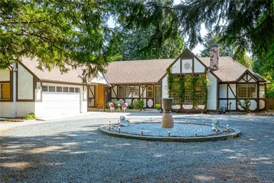 2526 Island Hwy W, Qualicum Beach BC V9K 1B5