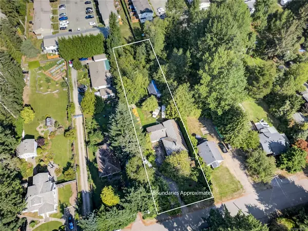 1655 15th St, Courtenay BC V9N 2C3 - 6 bed, 3.0 bath in Courtenay